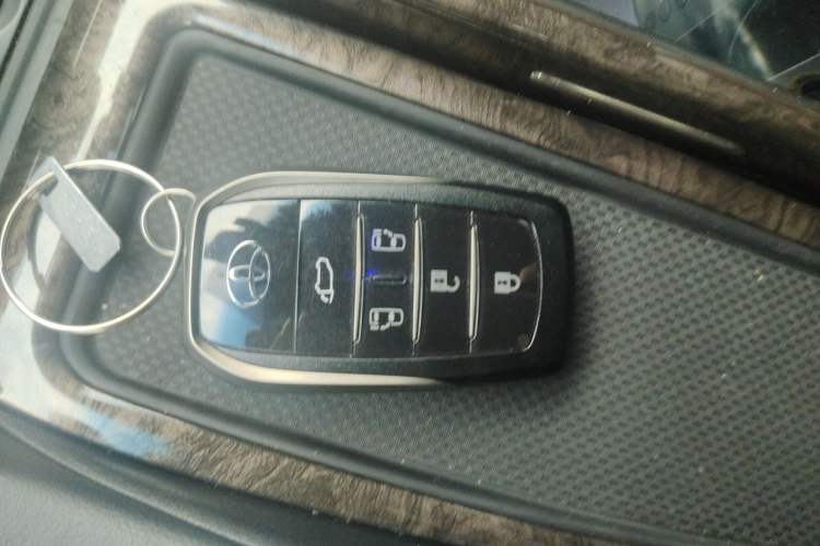 Used Toyota Vellfire 2020 Dual-Engine 2.5L HV Prestige Edition Vehicle Key