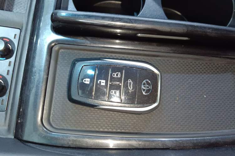 Used Toyota Vellfire 2020 Dual-Engine 2.5L HV Luxury Edition Vehicle Key