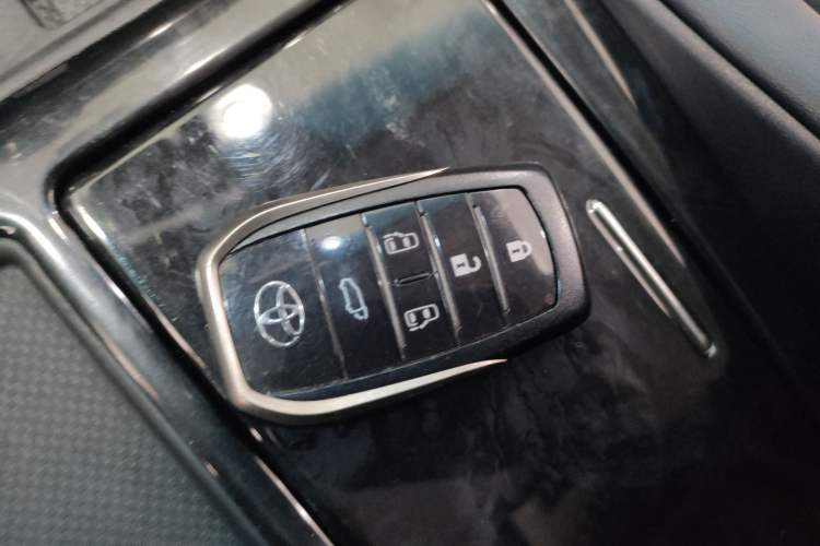 Used Toyota Vellfire 2020 Dual-Engine 2.5L HV Luxury Edition Vehicle Key