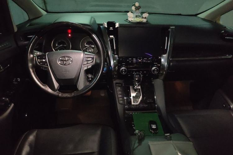 Used Toyota Vellfire 2020 Dual-Engine 2.5L HV Luxury Edition Center Console