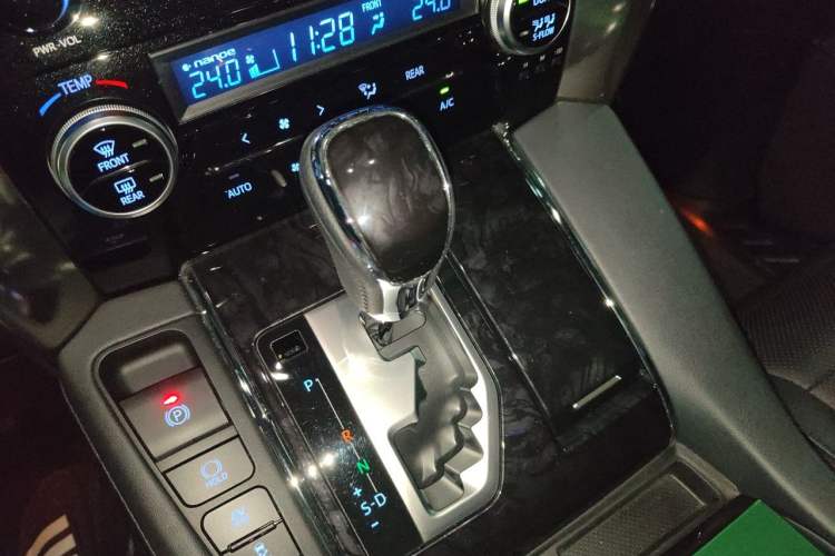 Used Toyota Vellfire 2020 Dual-Engine 2.5L HV Luxury Edition Gear Lever