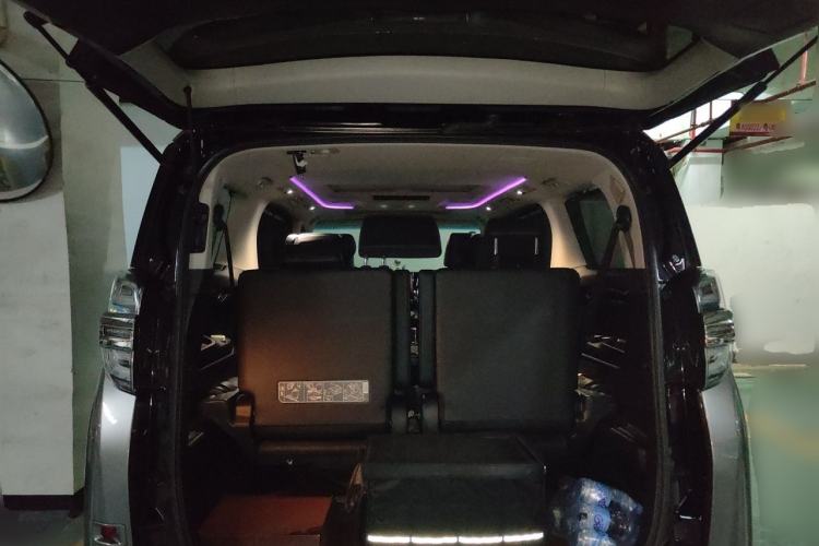 Used Toyota Vellfire 2020 Dual-Engine 2.5L HV Luxury Edition Trunk