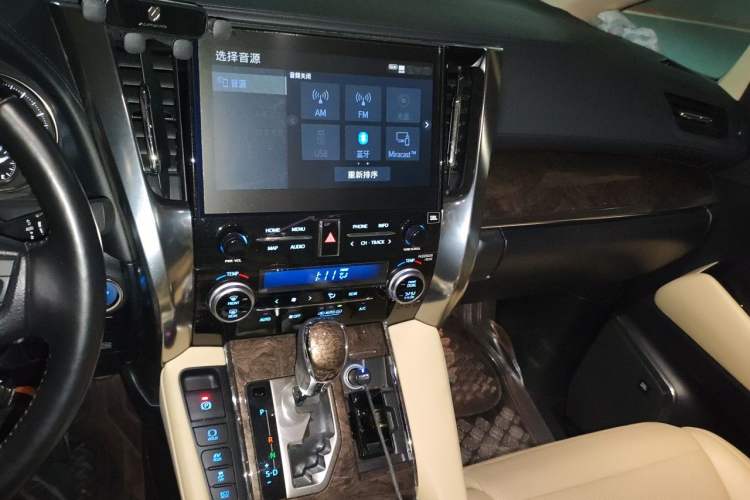 Used Toyota Vellfire 2020 Dual-Engine 2.5L HV Prestige Edition Audio And AC Panel