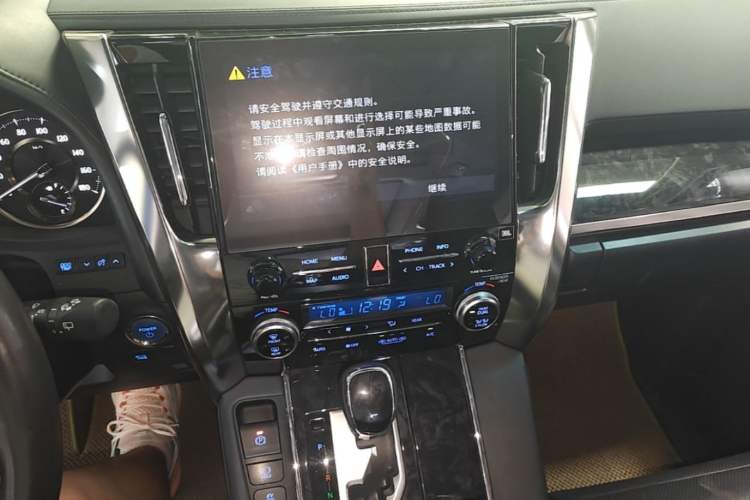 Used Toyota Vellfire 2020 Dual-Engine 2.5L HV Luxury Edition Audio And AC Panel
