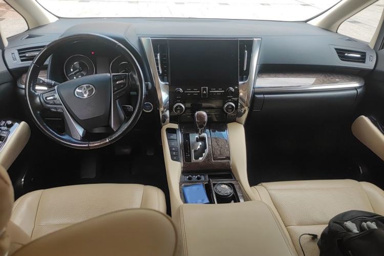 Used Toyota Vellfire 2020 Dual-Engine 2.5L HV Luxury Edition Center Console
