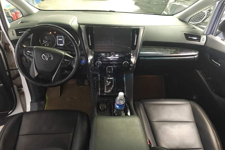 Used Toyota Vellfire 2020 Dual-Engine 2.5L HV Luxury Edition Center Console