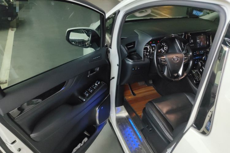 Used Toyota Vellfire 2020 Dual-Engine 2.5L HV Luxury Edition Driver Seat