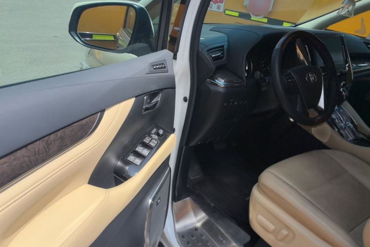 Used Toyota Vellfire 2020 Dual-Engine 2.5L Black Gold Limited Edition Driver Seat