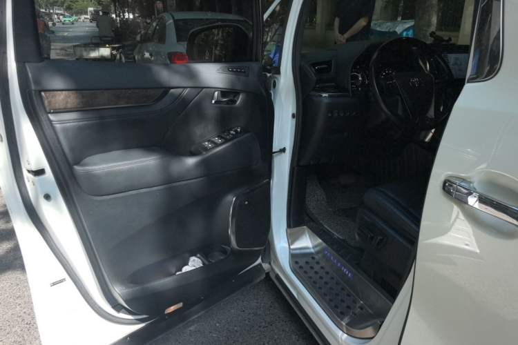 Used Toyota Vellfire 2020 Dual-Engine 2.5L HV Prestige Edition Driver Seat