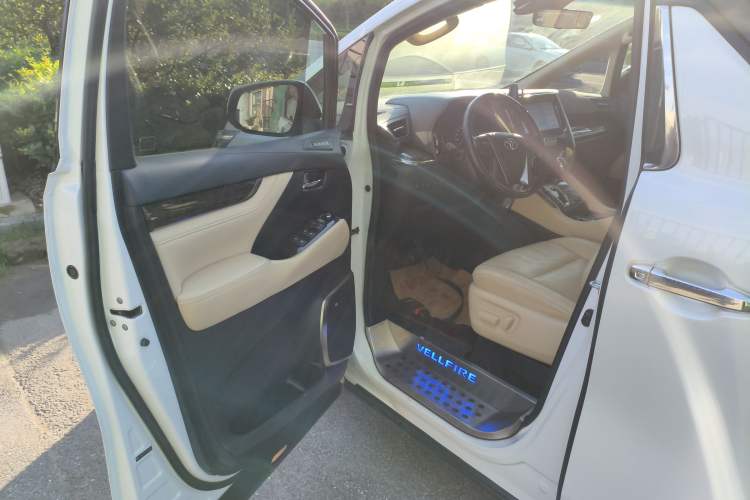 Used Toyota Vellfire 2020 Dual-Engine 2.5L HV Prestige Edition Driver Seat