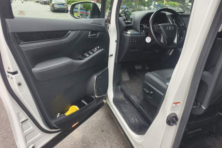 Used Toyota Vellfire 2020 Dual-Engine 2.5L HV Luxury Edition Driver Seat