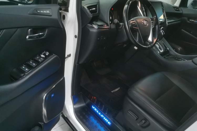 Used Toyota Vellfire 2020 Dual-Engine 2.5L HV Luxury Edition Driver Seat