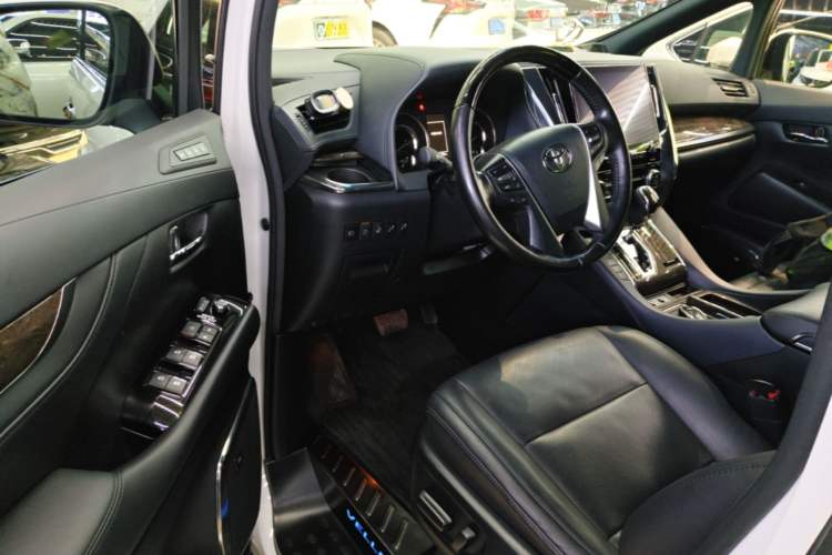 Used Toyota Vellfire 2020 Dual-Engine 2.5L HV Prestige Edition Driver Seat