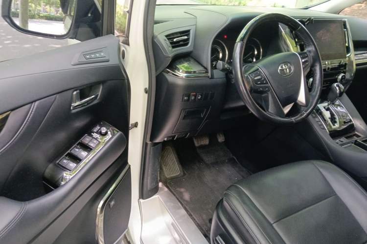 Used Toyota Vellfire 2020 Dual-Engine 2.5L HV Luxury Edition Driver Seat