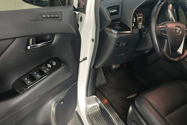 Used Toyota Vellfire 2020 Dual-Engine 2.5L HV Luxury Edition Driver Seat