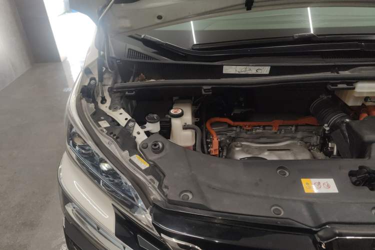 Used Toyota Vellfire 2020 Dual-Engine 2.5L HV Luxury Edition Engine Bay Right