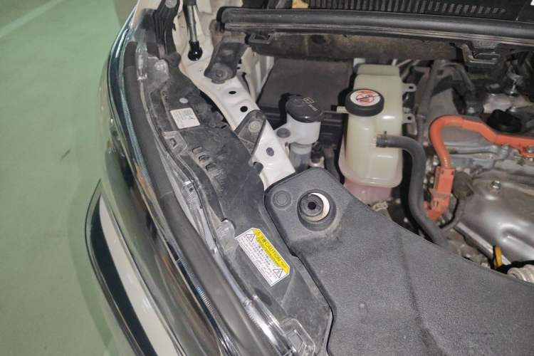 Used Toyota Vellfire 2020 Dual-Engine 2.5L HV Luxury Edition Engine Bay Right