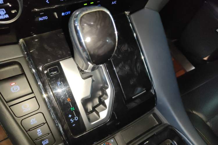 Used Toyota Vellfire 2020 Dual-Engine 2.5L HV Luxury Edition Gear Lever