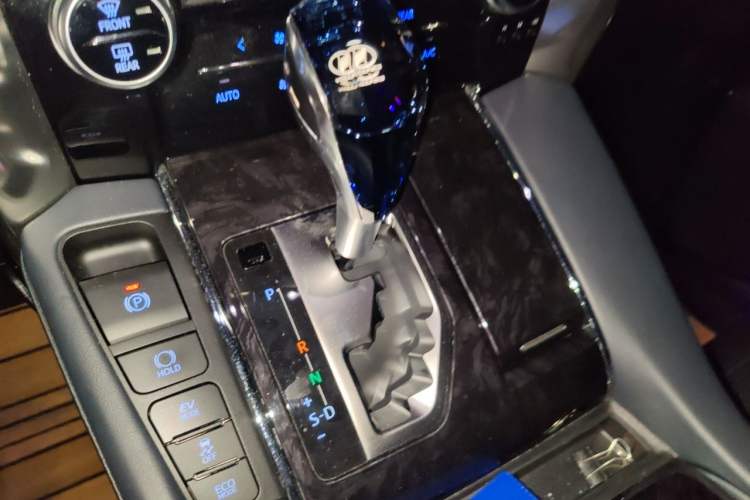 Used Toyota Vellfire 2020 Dual-Engine 2.5L HV Luxury Edition Gear Lever