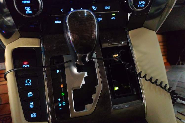 Used Toyota Vellfire 2020 Dual-Engine 2.5L HV Prestige Edition Gear Lever