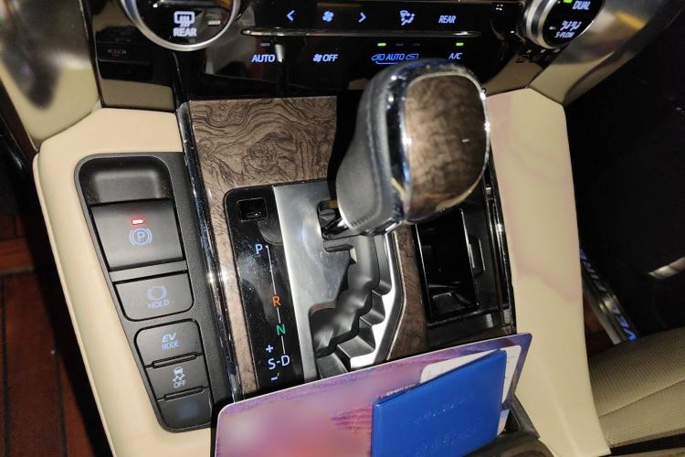 Used Toyota Vellfire 2020 Dual-Engine 2.5L HV Prestige Edition Gear Lever