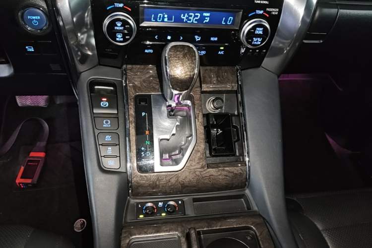 Used Toyota Vellfire 2020 Dual-Engine 2.5L HV Prestige Edition Gear Lever