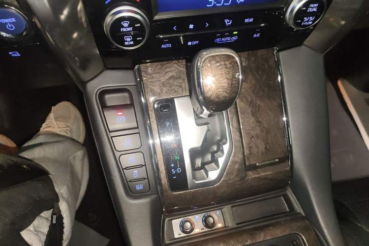 Used Toyota Vellfire 2020 Dual-Engine 2.5L HV Prestige Edition Gear Lever