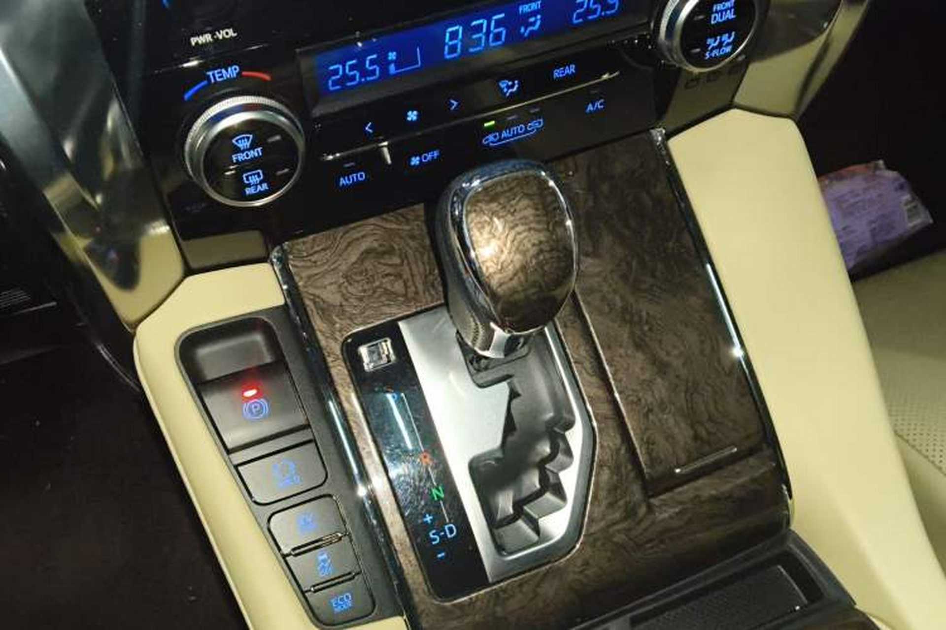 Used Toyota Vellfire 2020 Dual-Engine 2.5L HV Prestige Edition Gear Lever