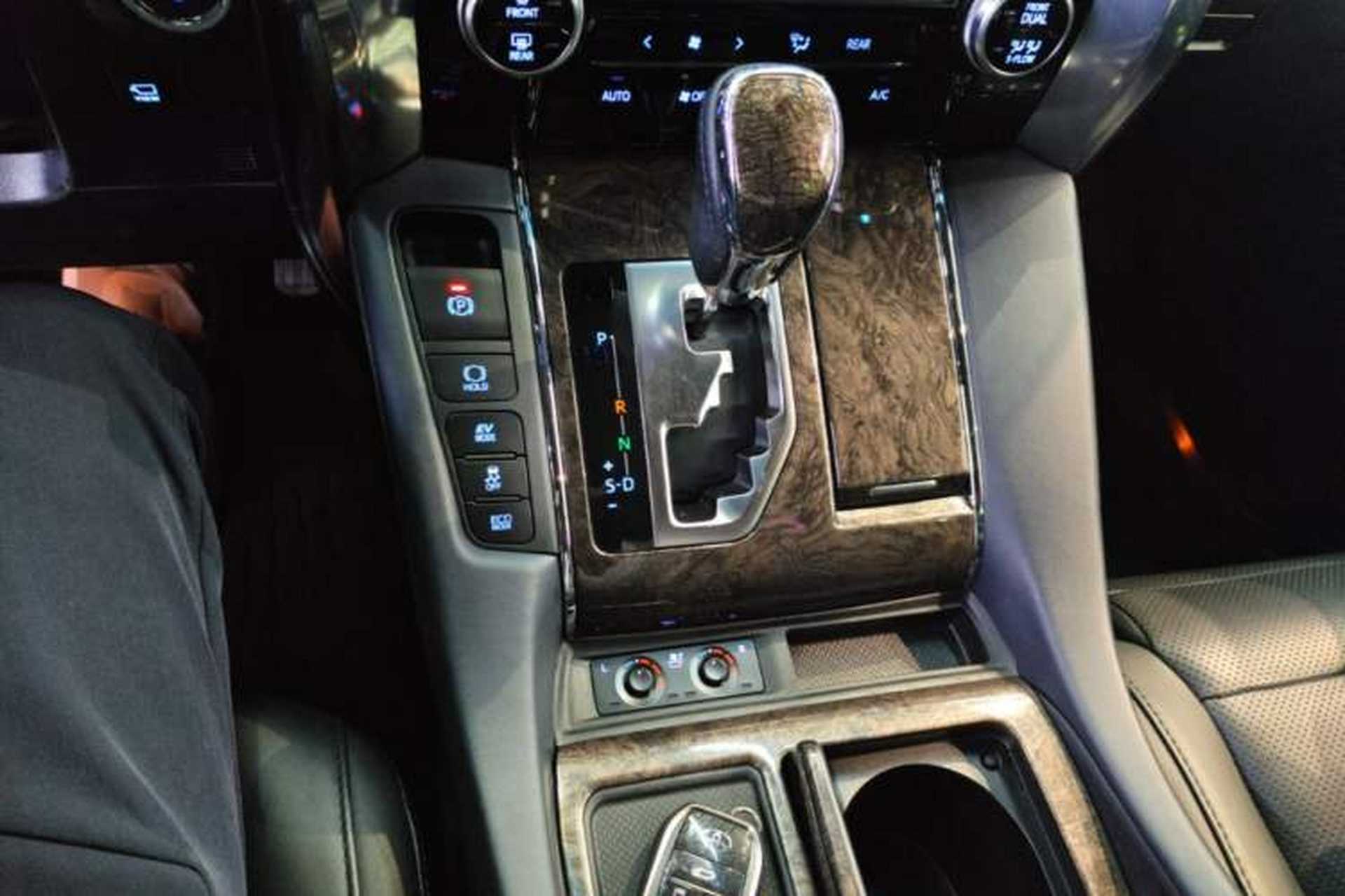 Used Toyota Vellfire 2020 Dual-Engine 2.5L HV Prestige Edition Gear Lever