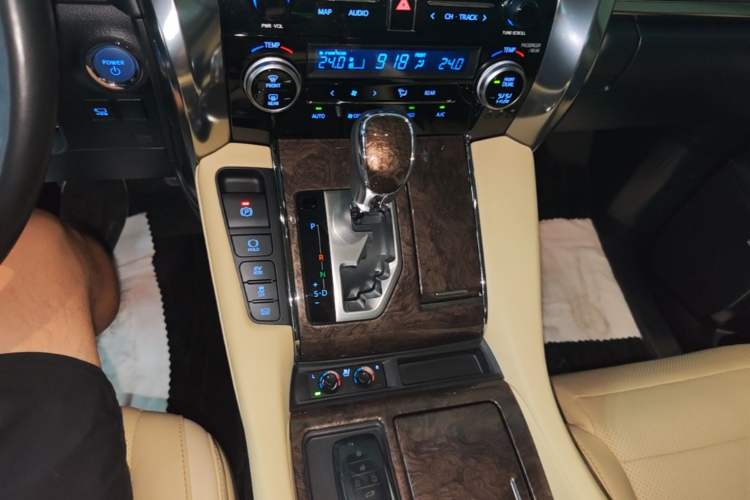 Used Toyota Vellfire 2020 Dual-Engine 2.5L HV Prestige Edition Gear Lever