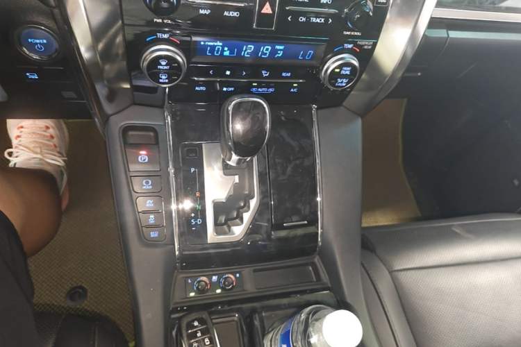 Used Toyota Vellfire 2020 Dual-Engine 2.5L HV Luxury Edition Gear Lever