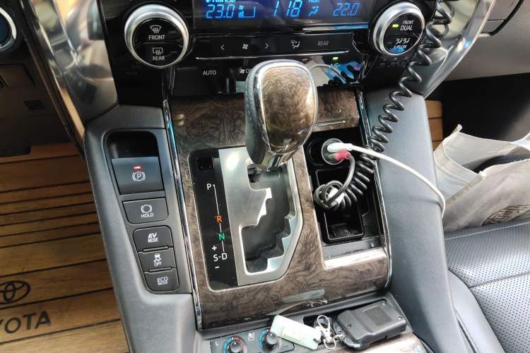 Used Toyota Vellfire 2020 Dual-Engine 2.5L HV Prestige Edition Gear Lever
