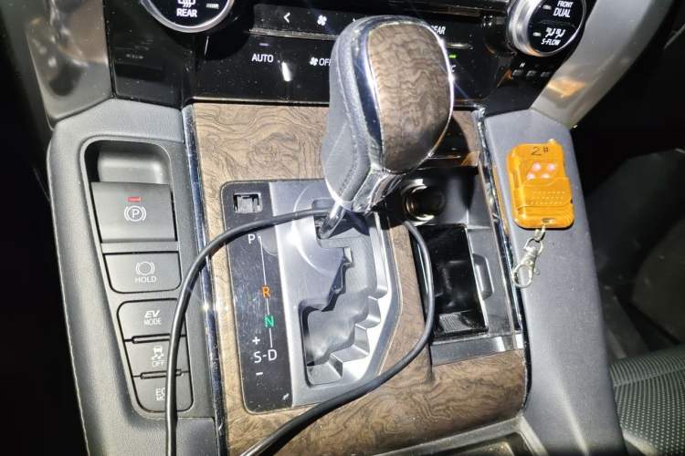 Used Toyota Vellfire 2020 Dual-Engine 2.5L HV Prestige Edition Gear Lever