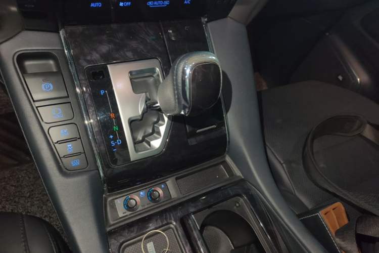 Used Toyota Vellfire 2020 Dual-Engine 2.5L HV Luxury Edition Gear Lever