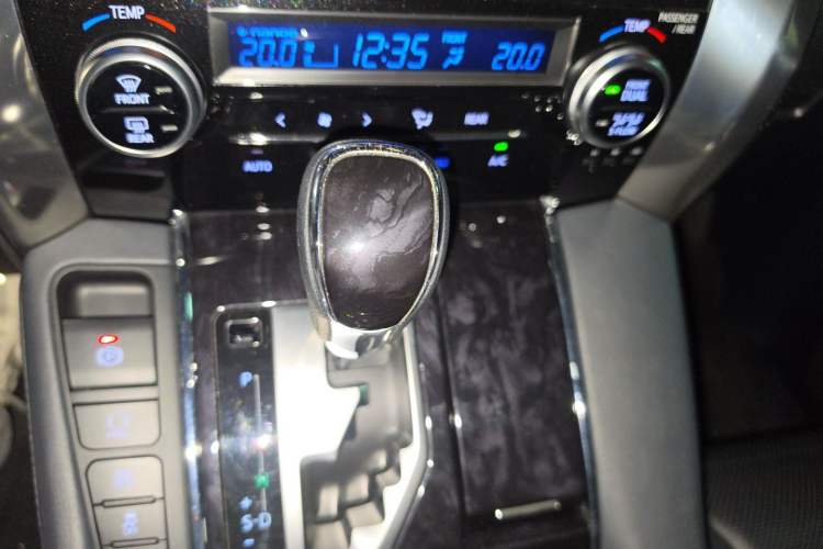 Used Toyota Vellfire 2020 Dual-Engine 2.5L HV Luxury Edition Gear Lever