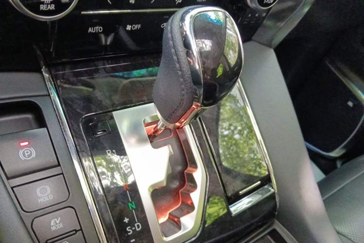 Used Toyota Vellfire 2020 Dual-Engine 2.5L HV Luxury Edition Gear Lever
