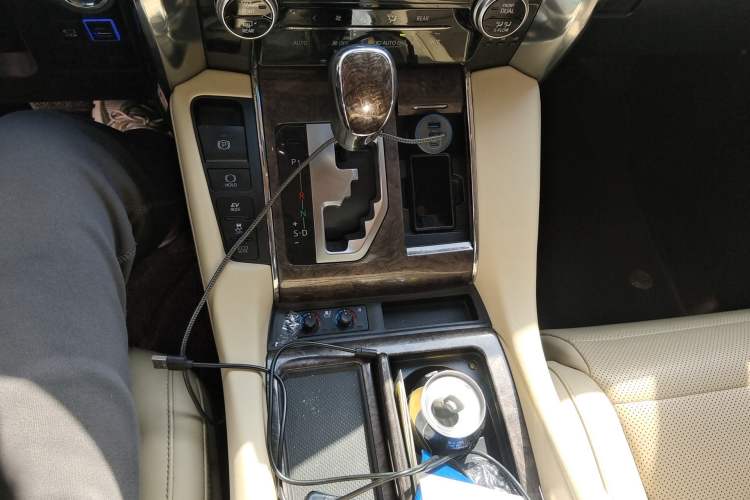 Used Toyota Vellfire 2020 Dual-Engine 2.5L HV Prestige Edition Gear Lever