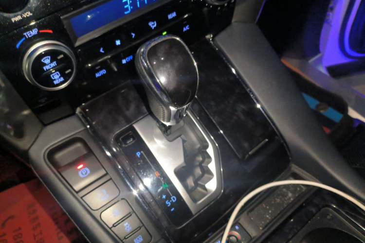 Used Toyota Vellfire 2020 Dual-Engine 2.5L HV Luxury Edition Gear Lever