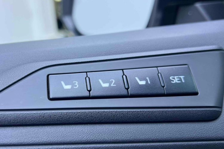 Used Toyota Vellfire 2020 Dual-Engine 2.5L HV Prestige Edition Interior 11