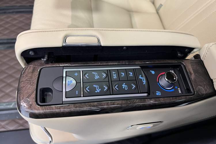 Used Toyota Vellfire 2020 Dual-Engine 2.5L HV Prestige Edition Interior 3