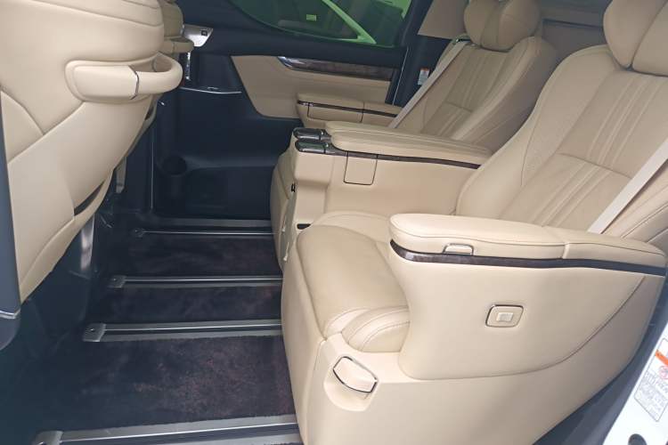 Used Toyota Vellfire 2020 Dual-Engine 2.5L HV Prestige Edition Interior 4