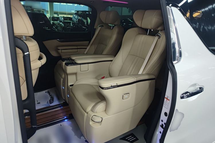 Used Toyota Vellfire 2020 Dual-Engine 2.5L Black Gold Limited Edition Interior 4
