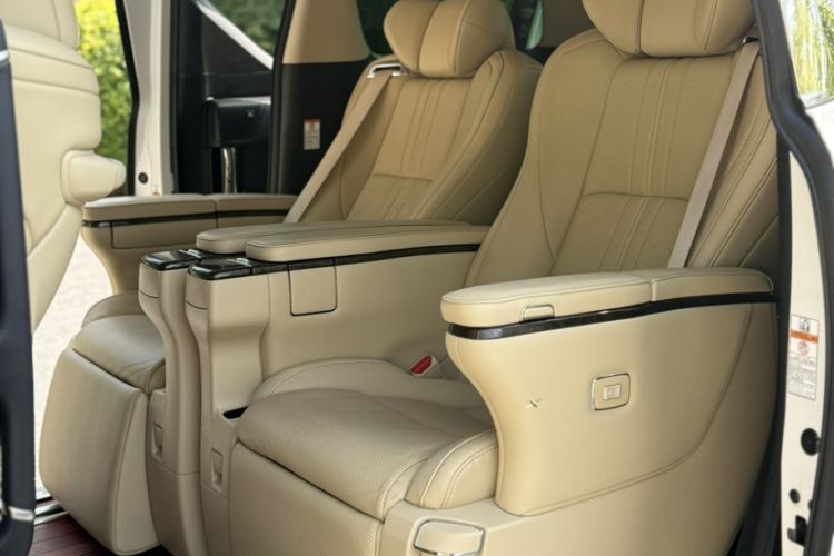 Used Toyota Vellfire 2020 Dual-Engine 2.5L HV Prestige Edition Interior 5