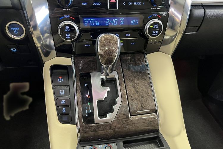 Used Toyota Vellfire 2020 Dual-Engine 2.5L HV Prestige Edition Interior 8