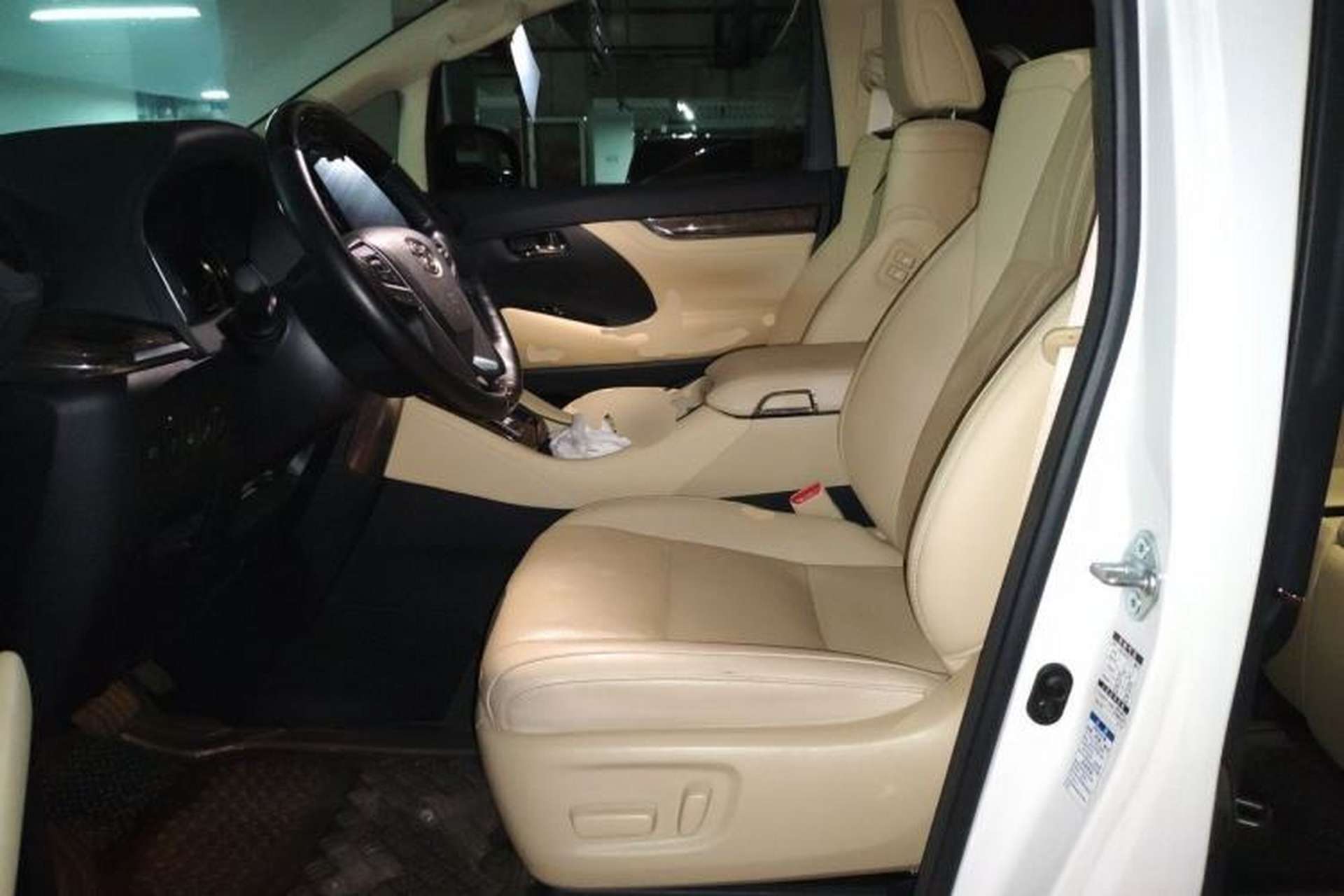 Used Toyota Vellfire 2020 Dual-Engine 2.5L HV Prestige Edition Left Front Seat