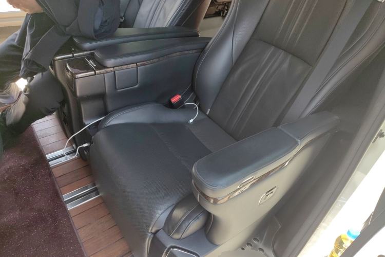 Used Toyota Vellfire 2020 Dual-Engine 2.5L HV Prestige Edition Left Rear Seat