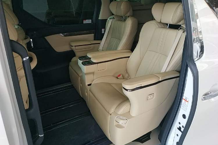Used Toyota Vellfire 2020 Dual-Engine 2.5L HV Prestige Edition Left Rear Seat