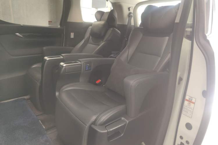 Used Toyota Vellfire 2020 Dual-Engine 2.5L HV Luxury Edition Left Rear Seat
