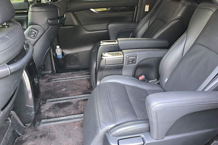 Used Toyota Vellfire 2020 Dual-Engine 2.5L HV Prestige Edition Left Rear Seat