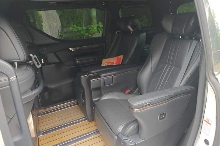 Used Toyota Vellfire 2020 Dual-Engine 2.5L HV Prestige Edition Left Rear Seat